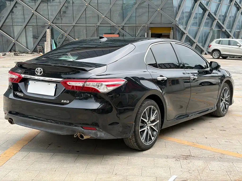 Toyota Camry 2022 — фото 5