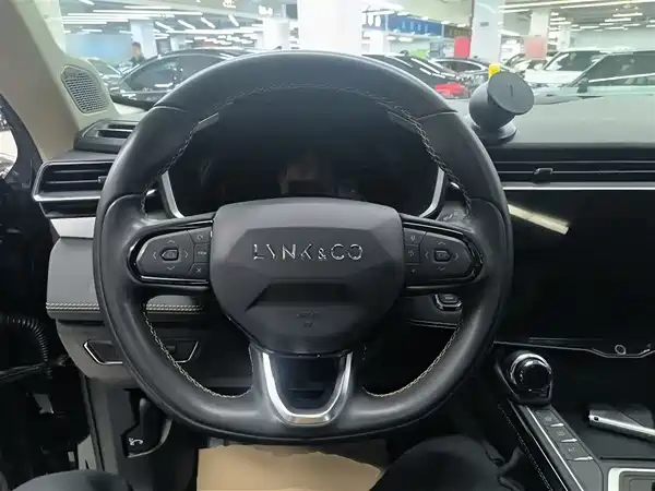 Lynk & Co 01 2023