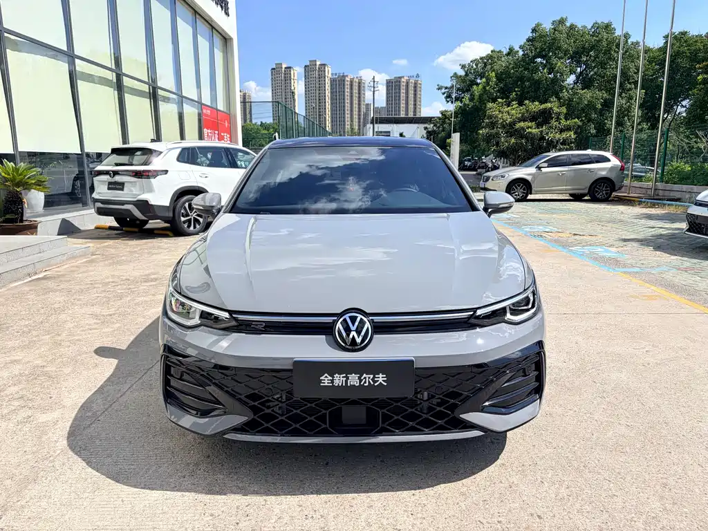 Volkswagen Golf 2025