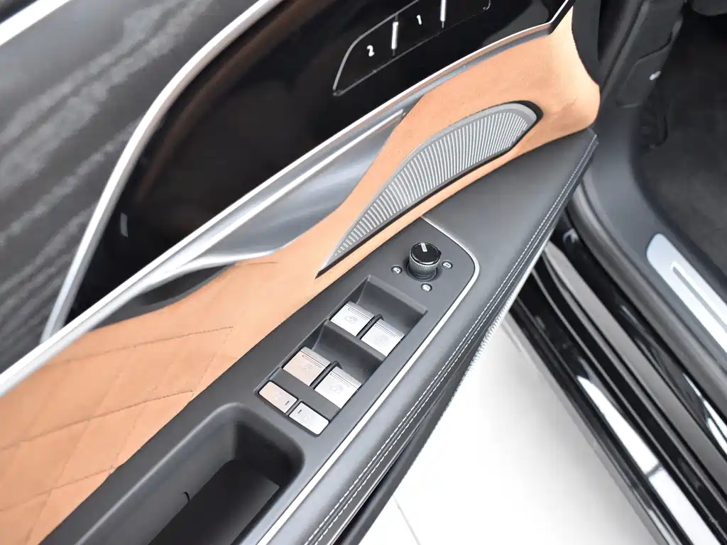 Audi A8 2022 — фото 13