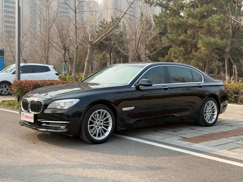 BMW 7 Series 2015 — фото 1