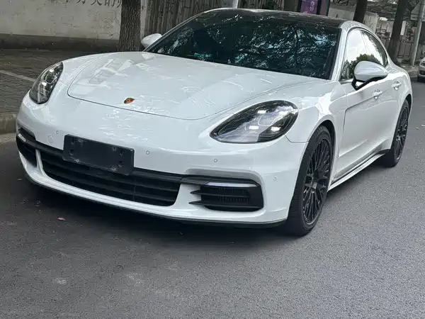 Porsche Panamera 2021