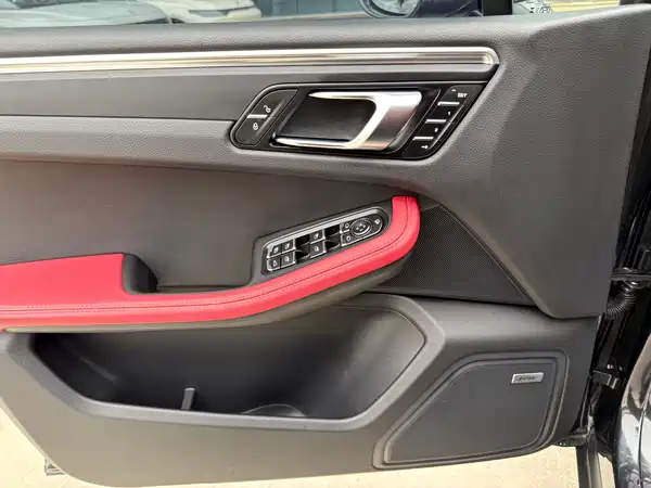 Porsche Macan 2024