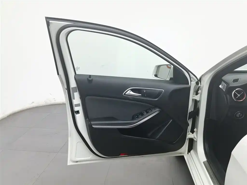 Mercedes-Benz A-Class 2018 — фото 8
