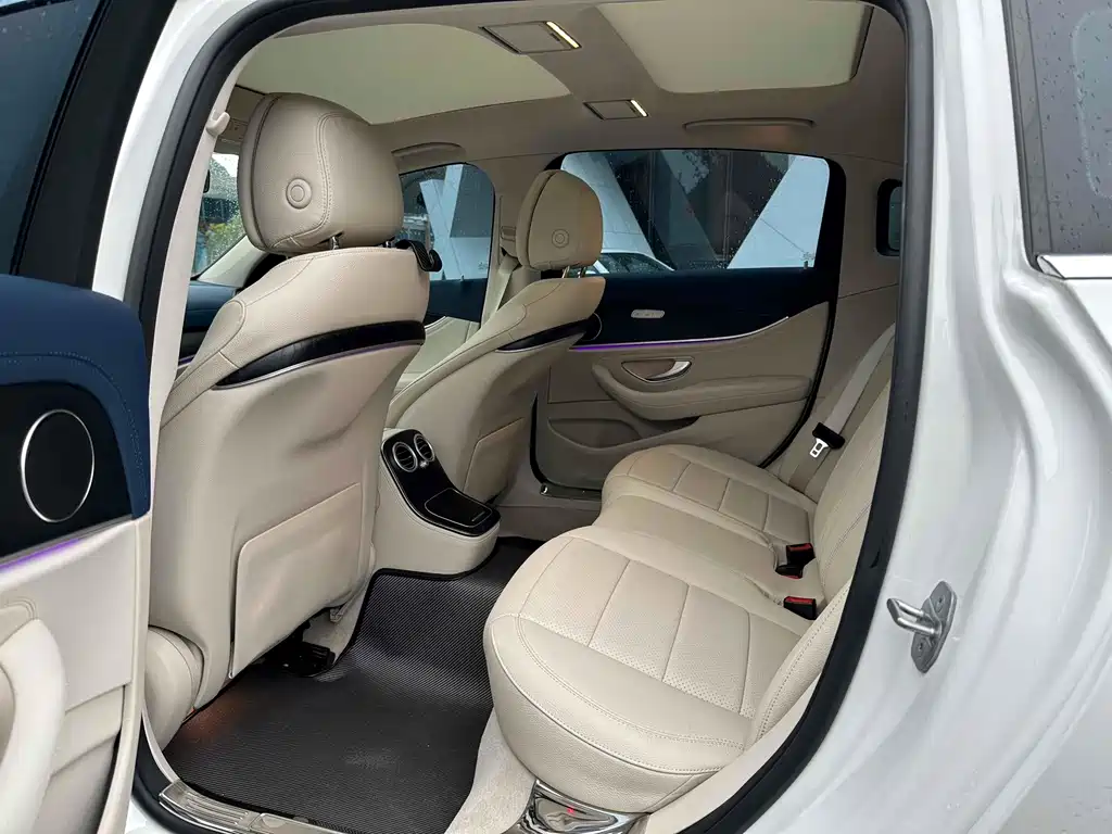 Mercedes-Benz E-Class 2023 — фото 11