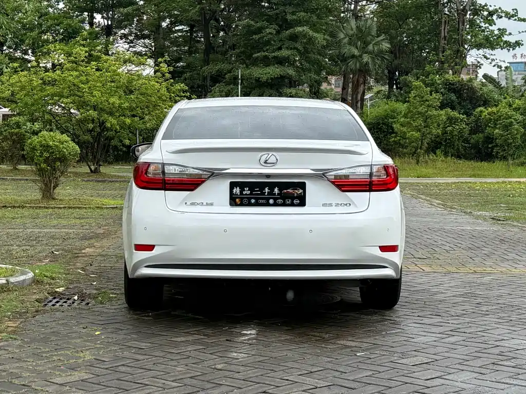 Lexus ES 2017 — фото 17