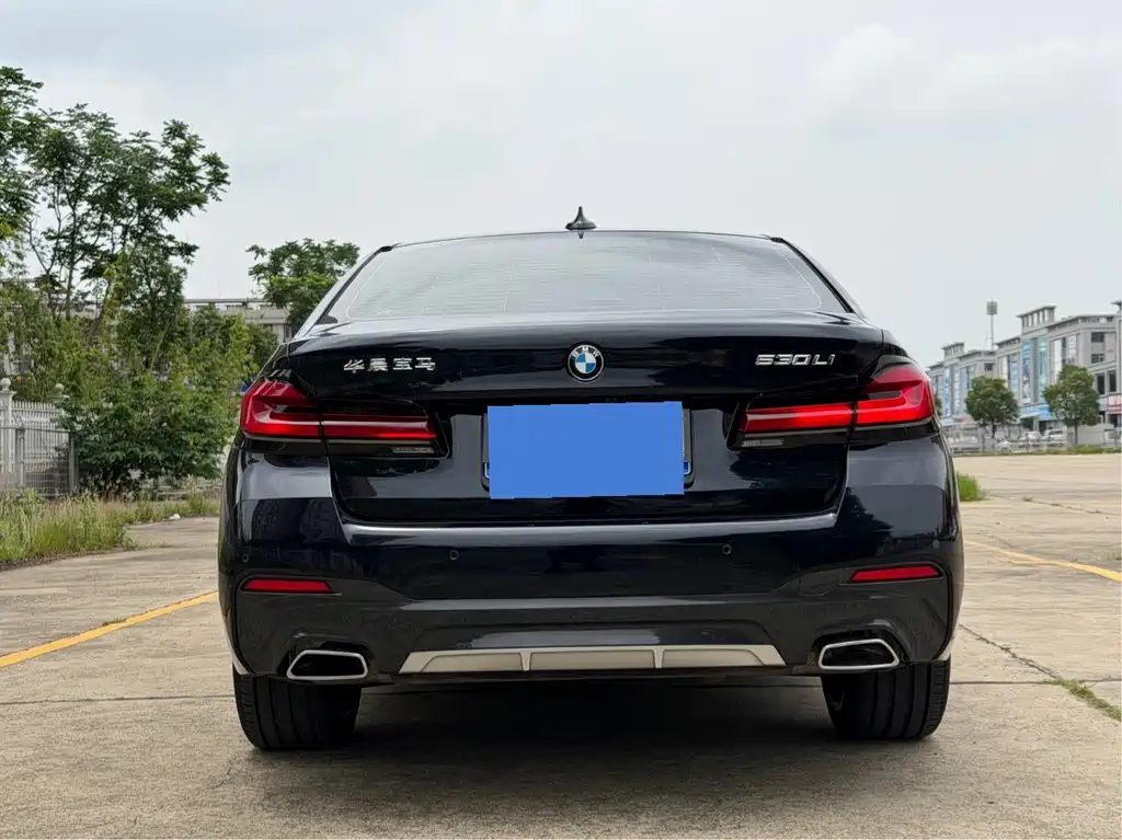 BMW 5 Series 2021 — фото 13