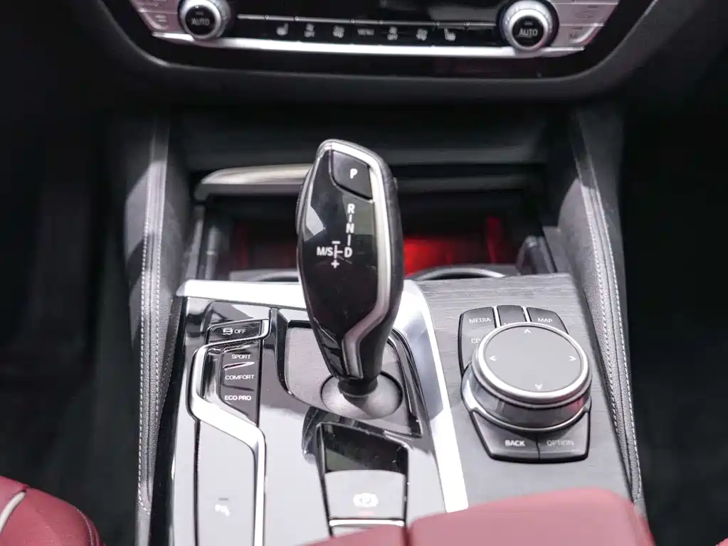 BMW 5 Series 2022 — фото 13
