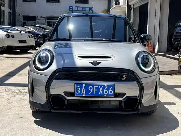 MINI MINI 2023