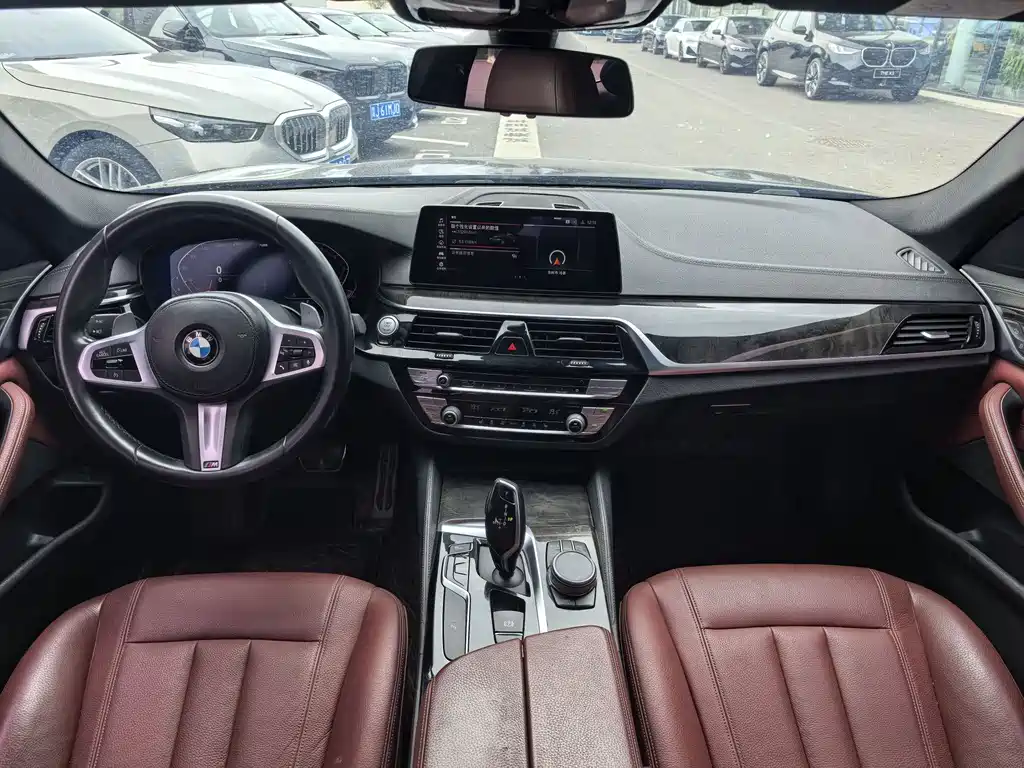 BMW 5 Series 2019 — фото 8