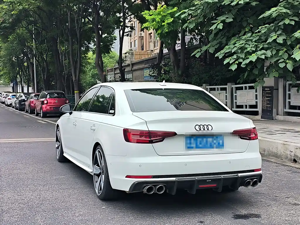 Audi A4L 2019 — фото 13