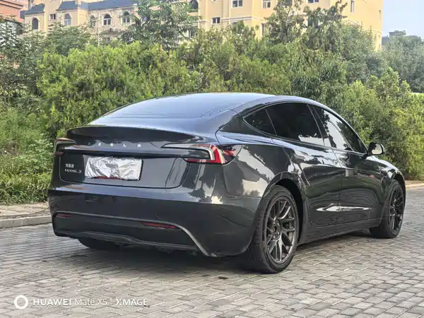 Tesla Model 3 2024