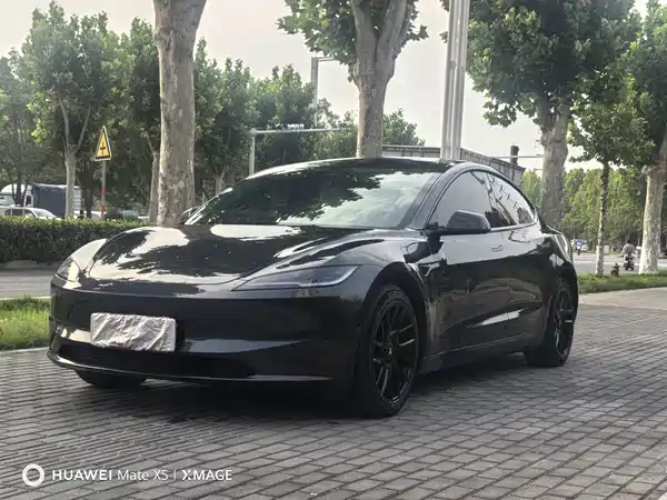 Tesla Model 3 2024