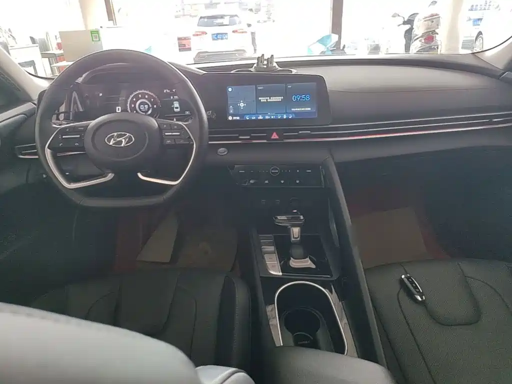 Hyundai Elantra 2022 — фото 10