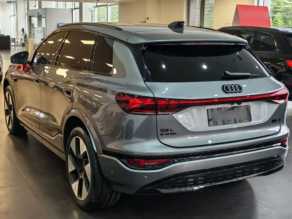 Audi Q6L E-Tron 2025 — фото 23