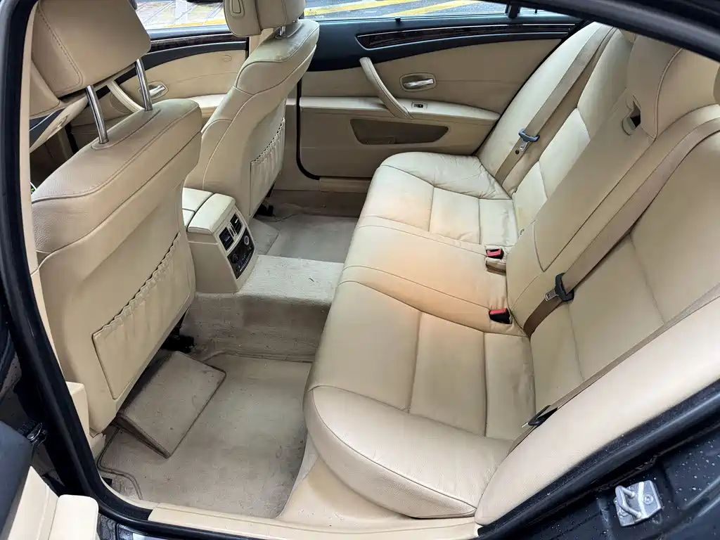 BMW 5 Series 2010 — фото 19