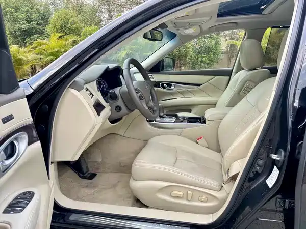 Infiniti M Series 2012