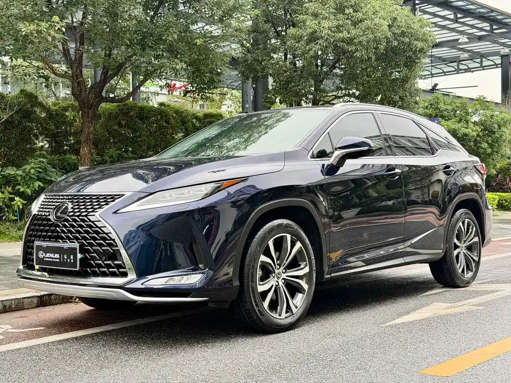 Lexus RX 2022 — фото 1