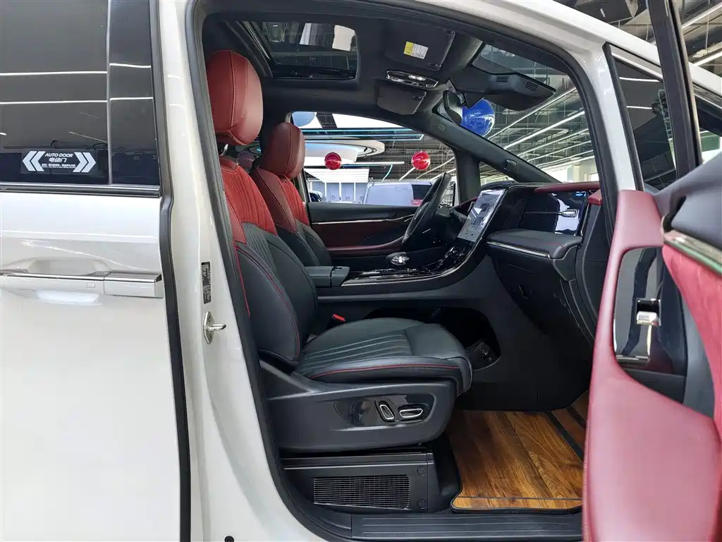 GAC Motor Trumpchi M8 2023 — фото 9