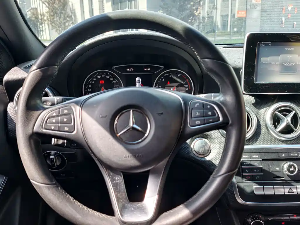 Mercedes-Benz A-Class 2017 — фото 17