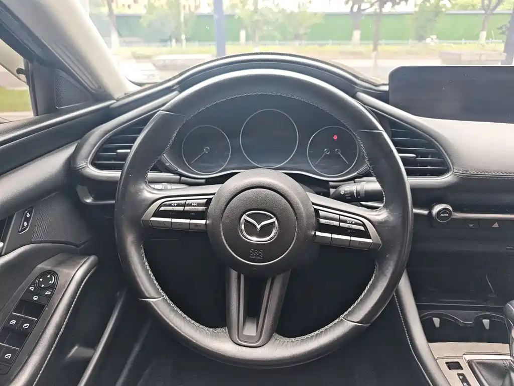 Mazda 3 Axela 2020 — фото 15