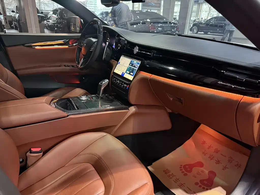 Maserati Quattroporte 2015 — фото 13