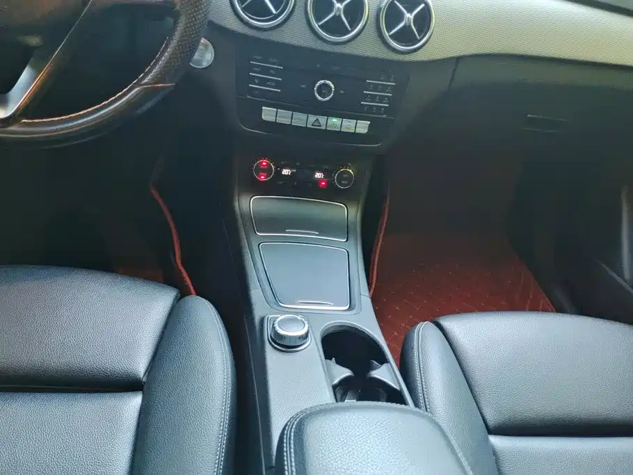 Mercedes-Benz B-Class 2016 — фото 16