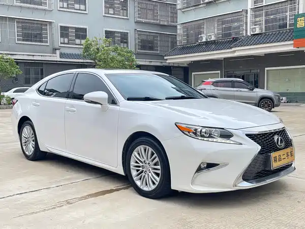 Lexus ES 2015