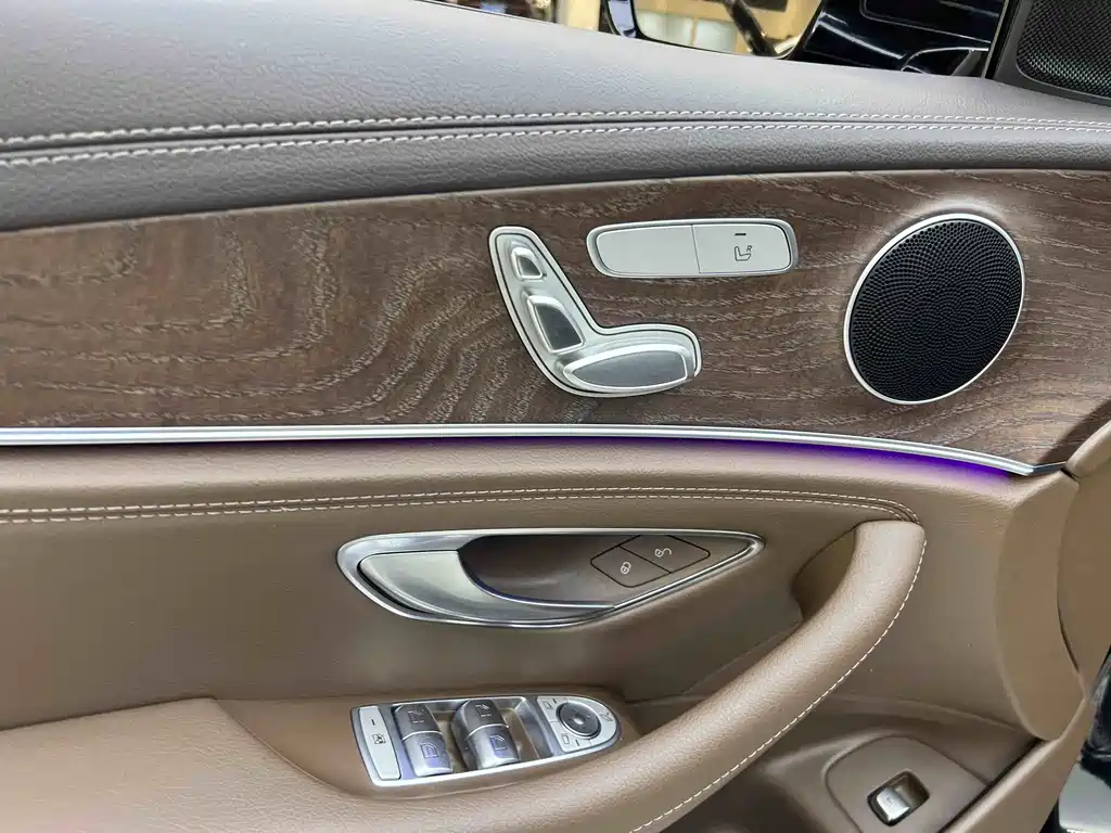 Mercedes-Benz E-Class 2023 — фото 13