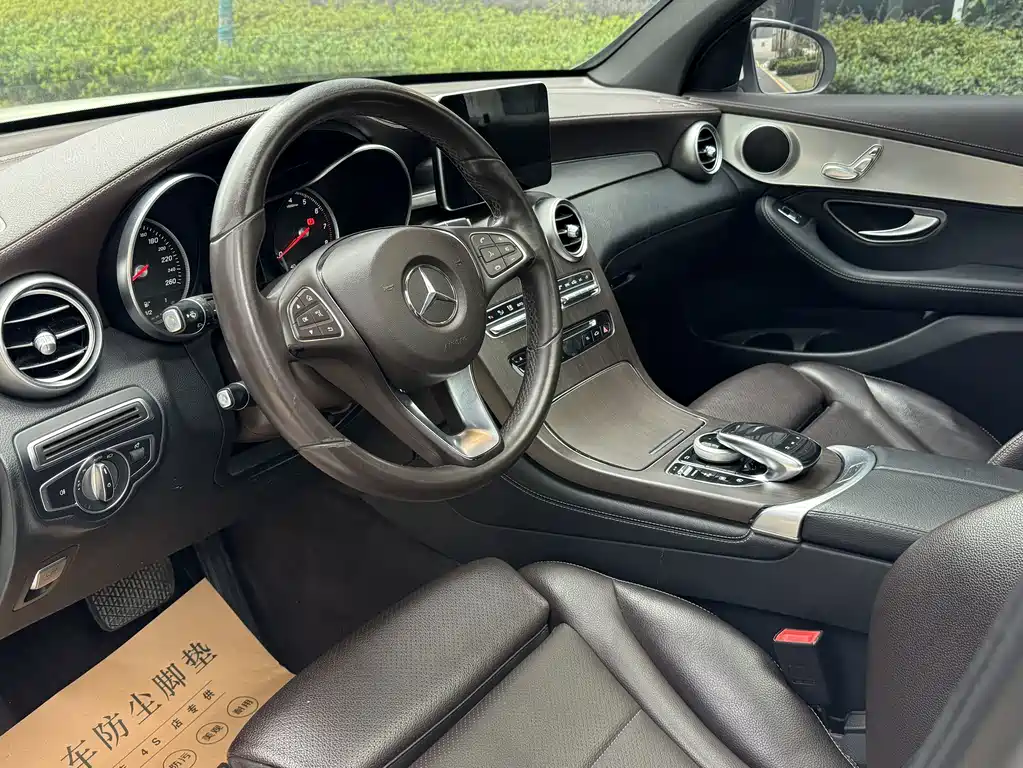 Mercedes-Benz GLC 2018 — фото 15