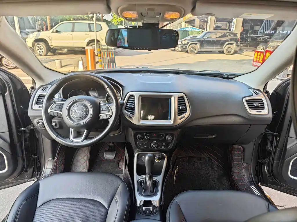 Jeep Compass 2018 — фото 8