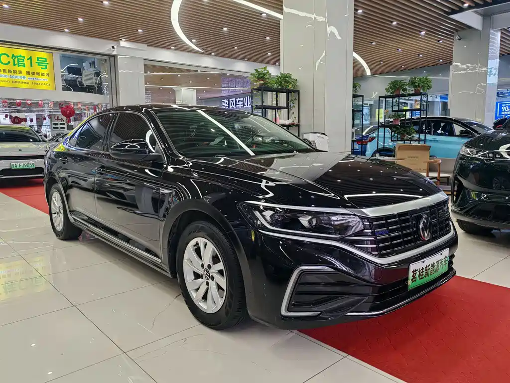 Volkswagen Passat PHEV 2023 — фото 3