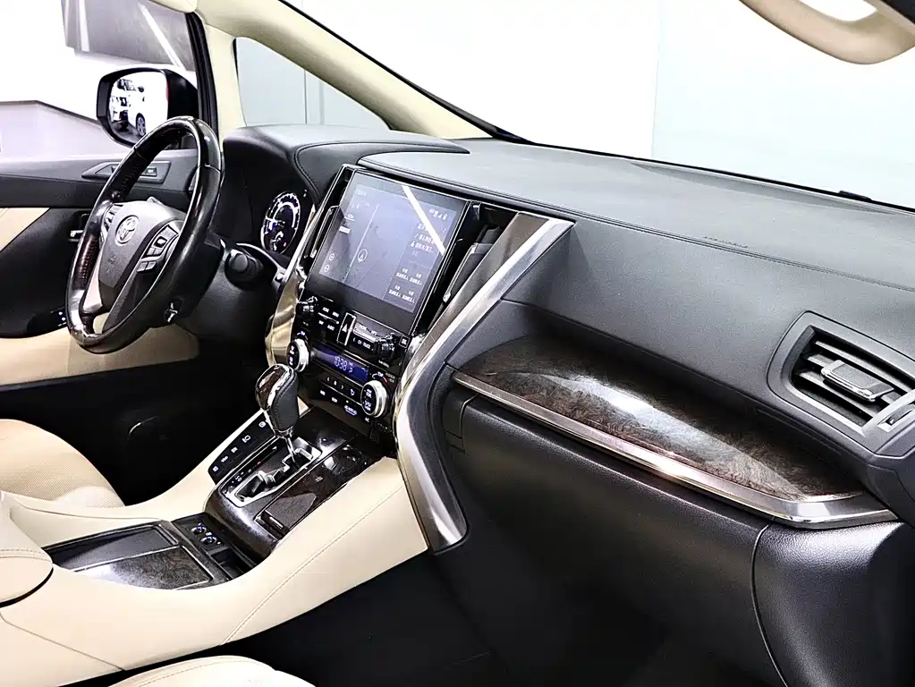 Toyota Alphard 2021 — фото 15