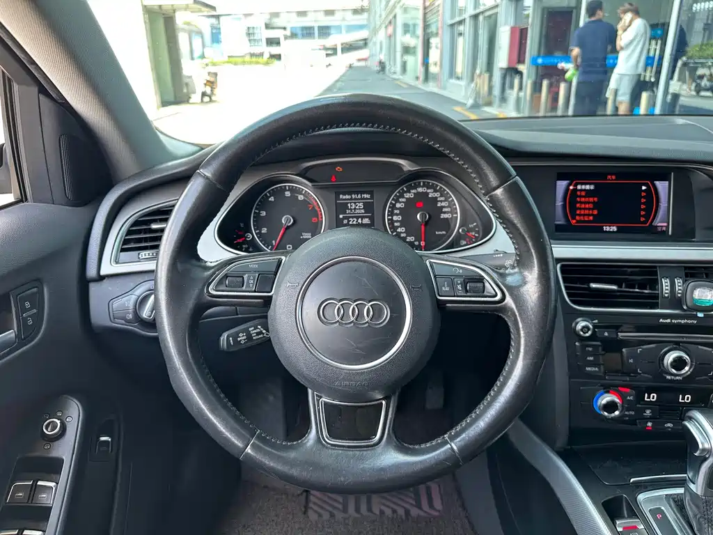Audi A4L 2015 — фото 11