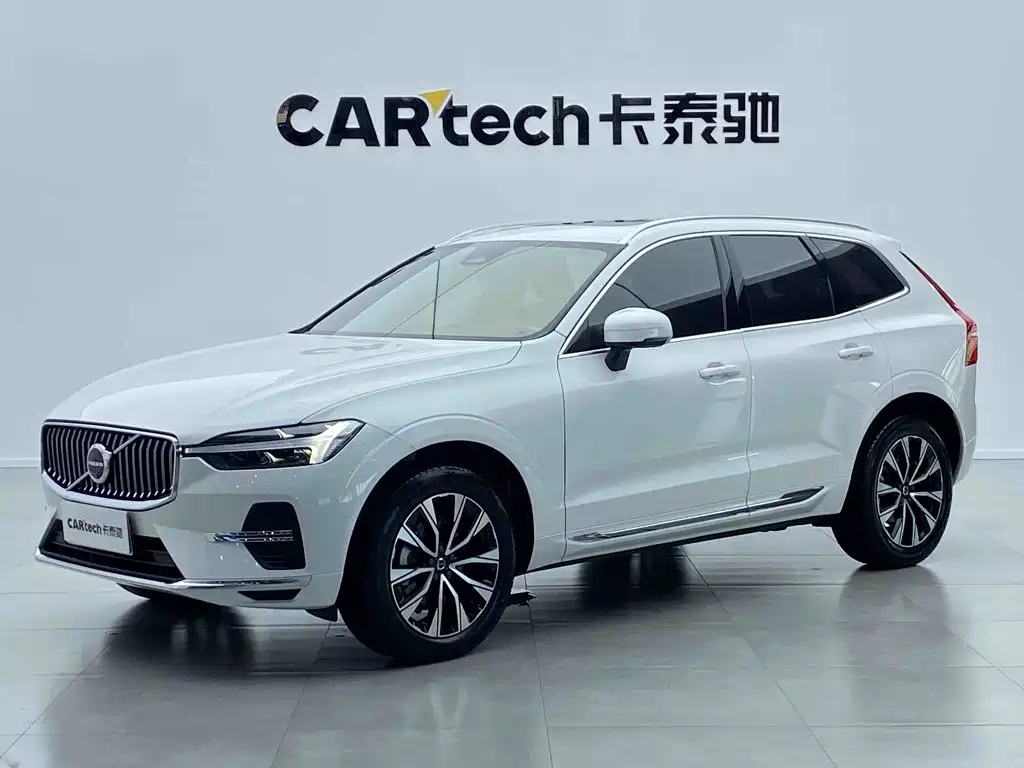 Volvo XC60 2024 — фото 1