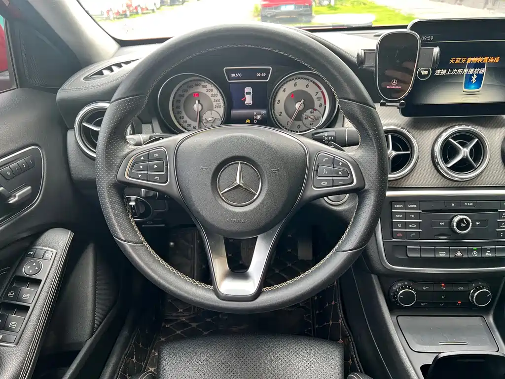 Mercedes-Benz GLA 2017 — фото 9