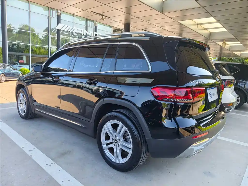 Mercedes-Benz GLB 2023