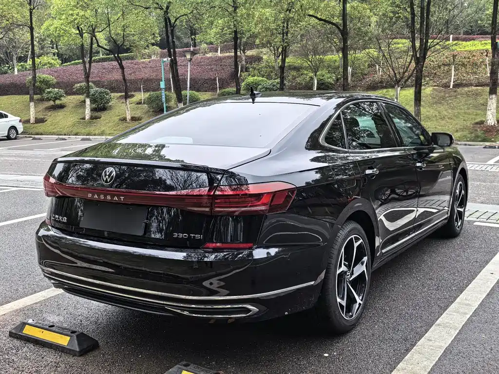 Volkswagen Passat 2023
