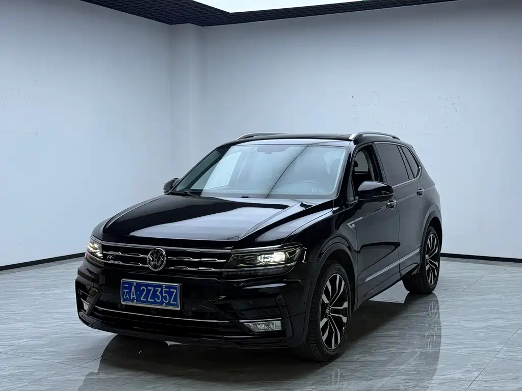 Volkswagen Tiguan L 2020 — фото 1