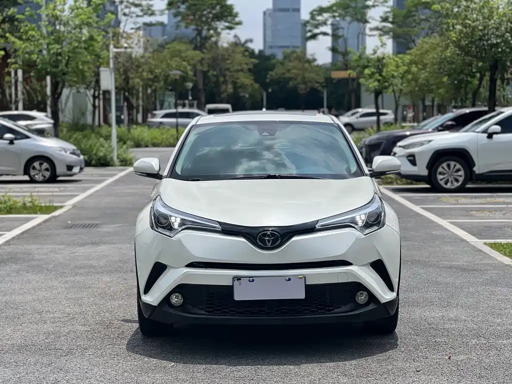 Toyota C-HR 2019 — фото 2