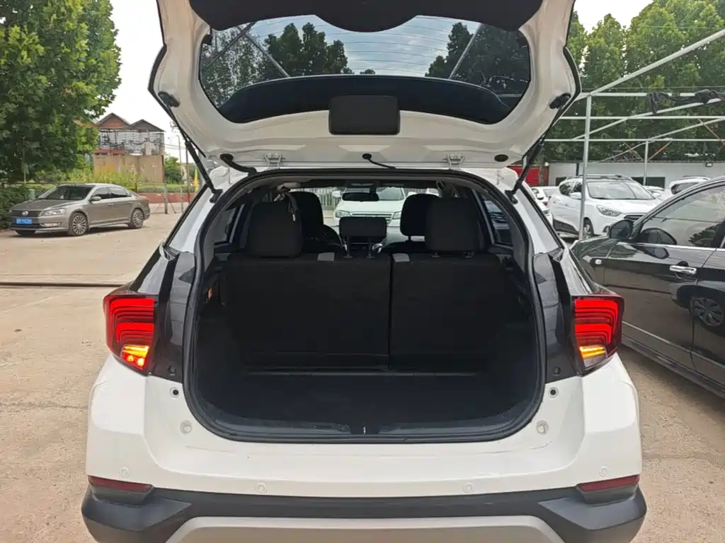 Toyota Yaris L 2020 — фото 19