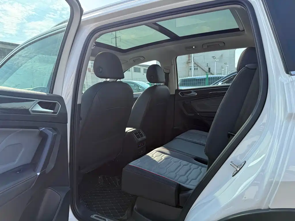 Volkswagen Tiguan L 2022 — фото 16