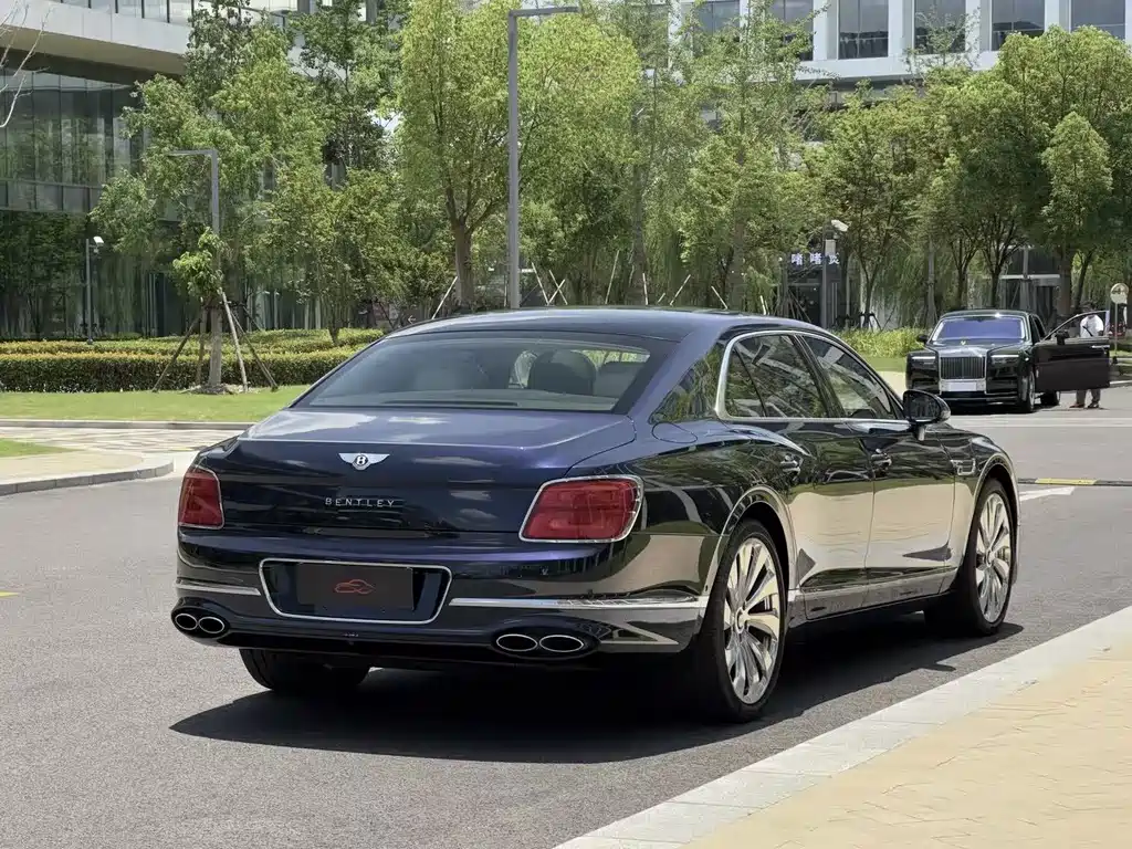 Bentley Flying Spur 2022 — фото 6