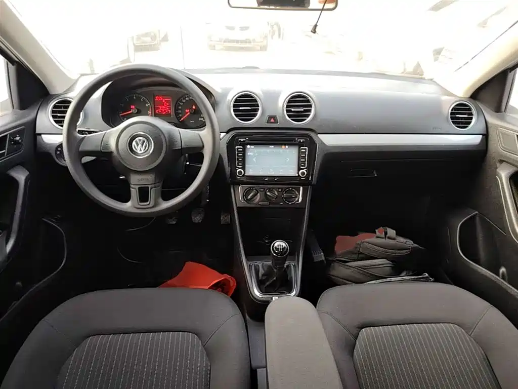 Volkswagen Jetta 2015 — фото 10