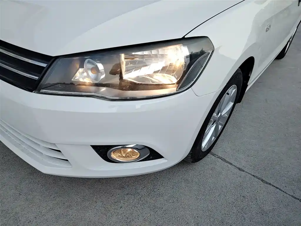 Volkswagen Jetta 2015 — фото 24