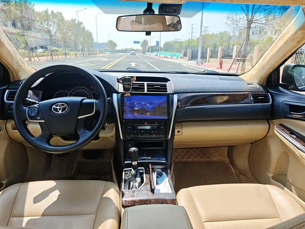 Toyota Camry 2017 — фото 4