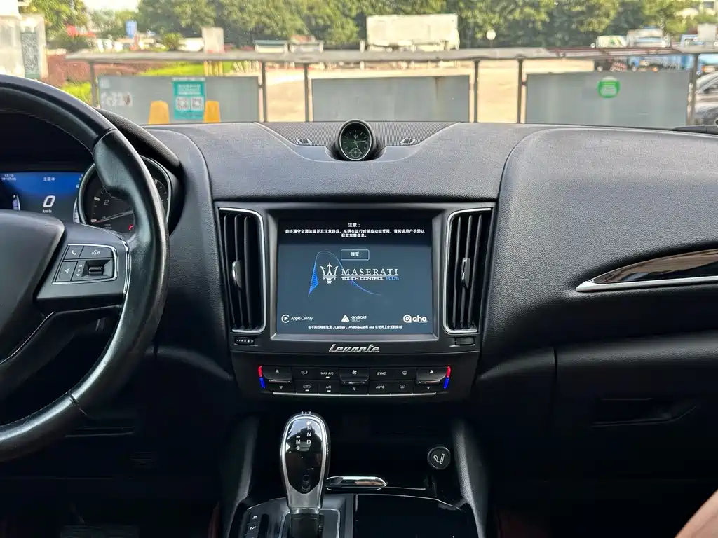 Maserati Levante 2018 — фото 17