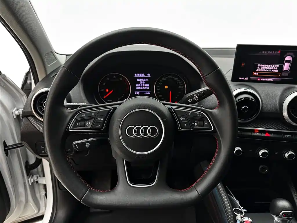 Audi Q2L 2023 — фото 11