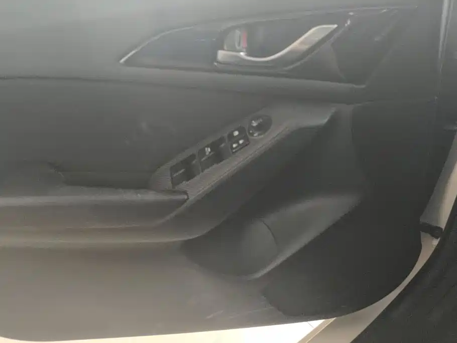 Mazda 3 Axela 2015
