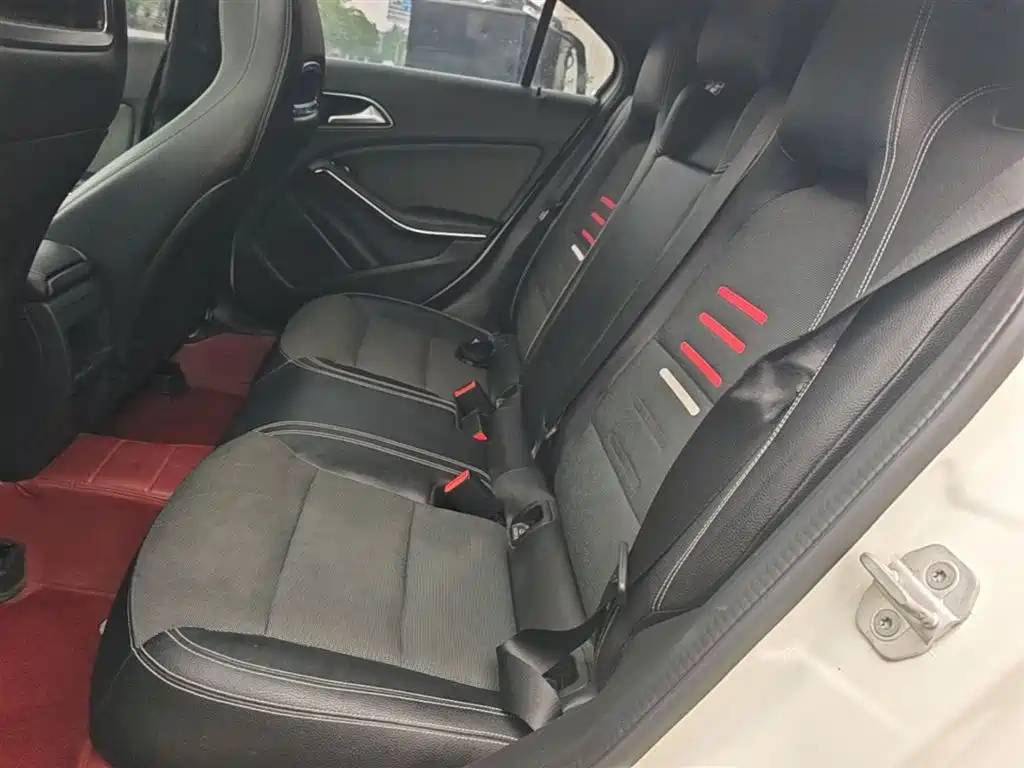 Mercedes-Benz A-Class 2017 — фото 17